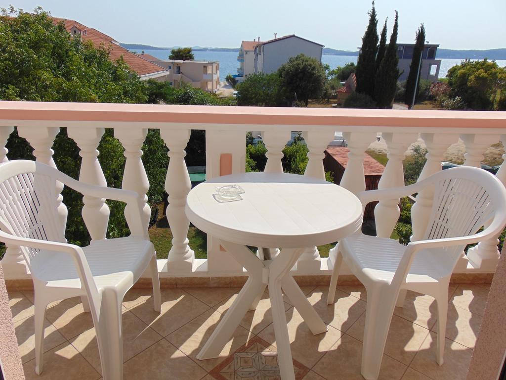 Pansion Kardum Bed & Breakfast Bibinje Bagian luar foto