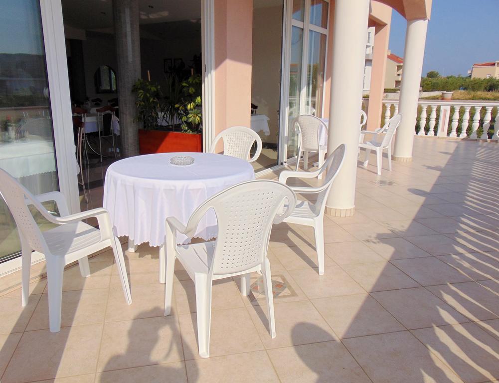 Pansion Kardum Bed & Breakfast Bibinje Bagian luar foto